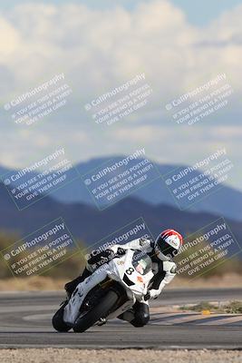 media/Nov-16-2025-Race Pace (Sun) [[8c5fa54630]]/Non Verified Riders (1st 20 Minutes)/5-Turn 15 (110pm)/